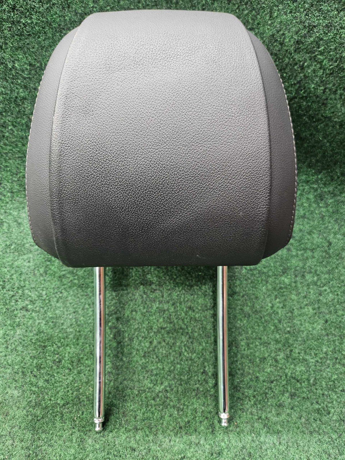 17-2022 BMW X7 Front Seat Headres black LH OEM 52107497643 52107497647 Original