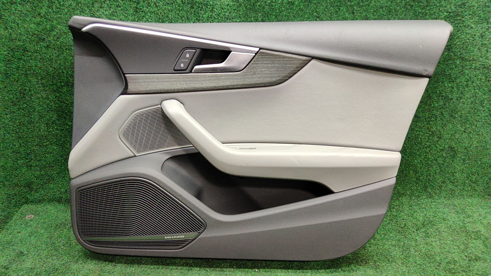 2017-2019 Audi A4 Right Front Door Trim Panel Oem 8w0867104ab / 8w0867134