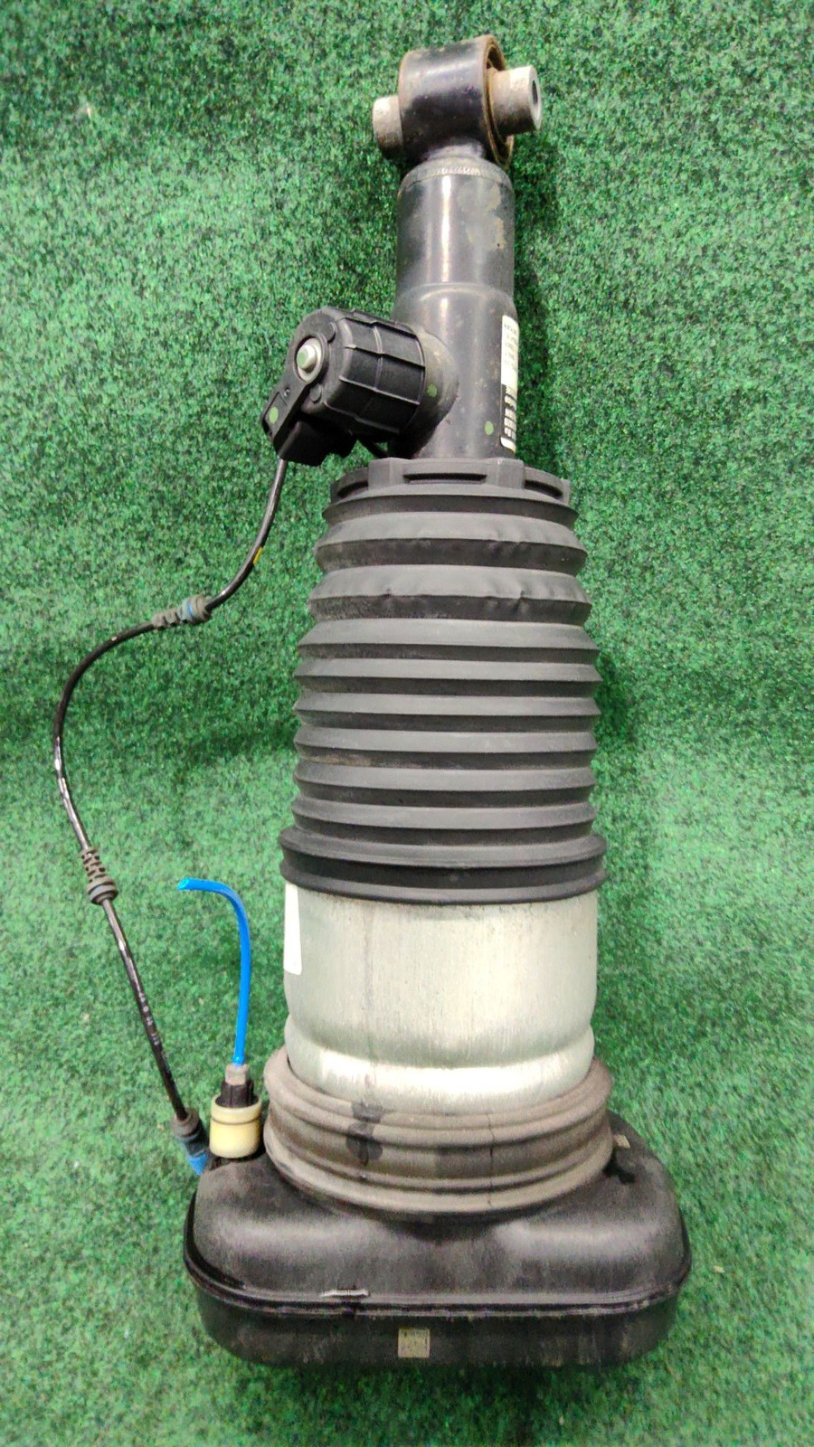 2019-2024 BMW X7 Rear Right Side Air Spring Strut Absorber OEM 37106869040