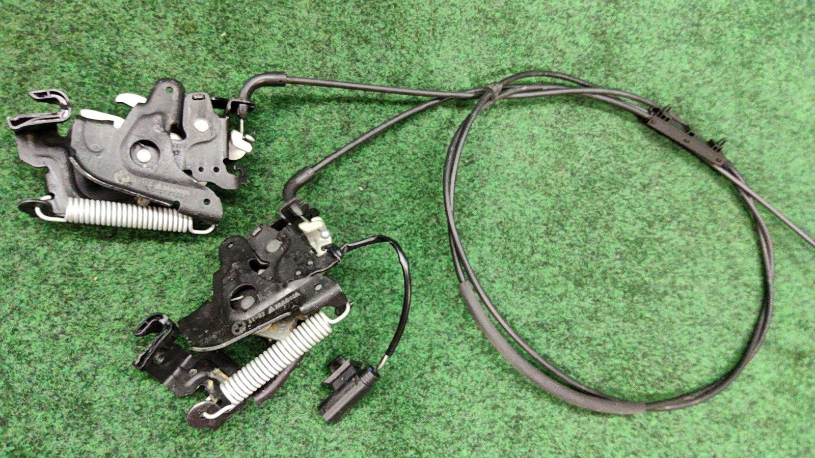 2018-2024 Bmw X3 Front Lh/rh Hood Latch Oem 51237485957 51237347409