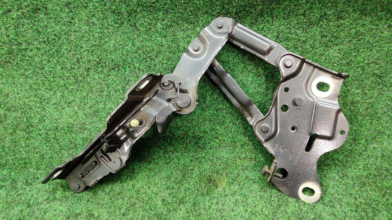 2017-2022 BMW X7 Right Hood Hinge Acrilic Grey Metallic/c27 OEM 41009477742