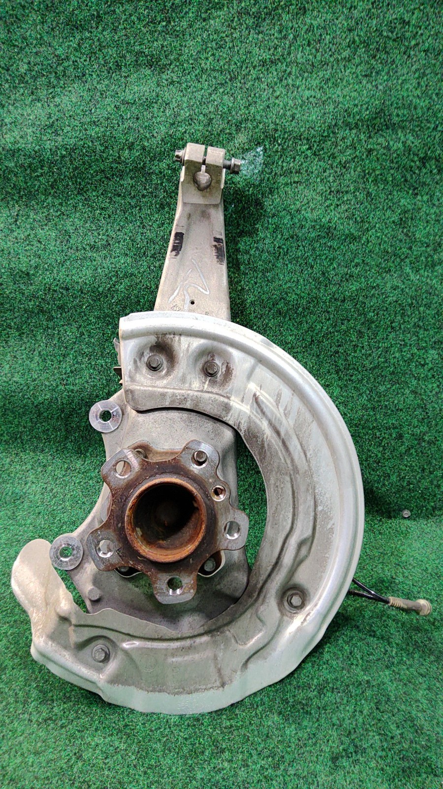 2016-2023 BMW 740i Front Right Knuckle Stub Axle OEM 31206884378