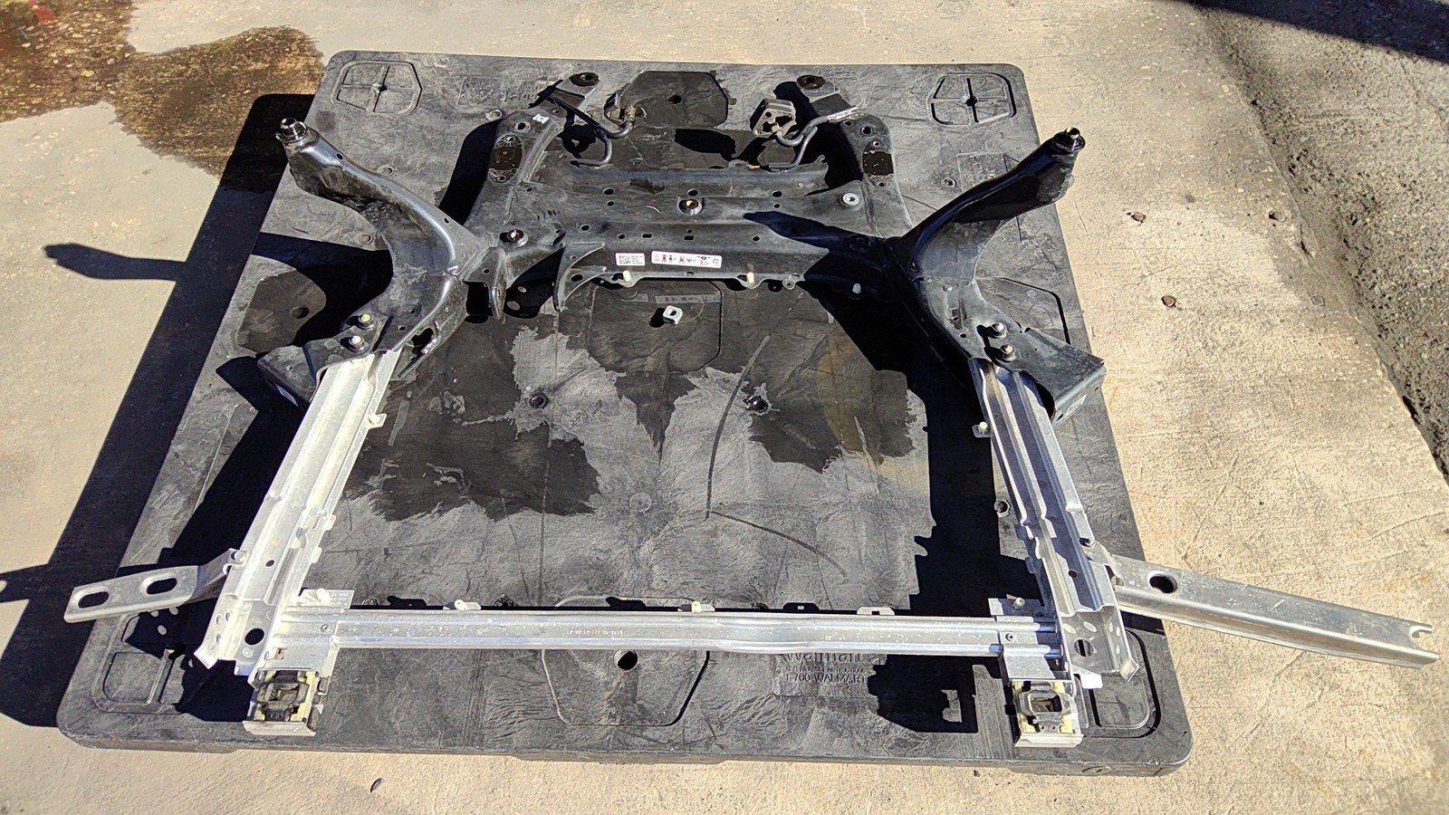 2016-2022 Bmw X1 Front Axle Support crossmember Oem 3111409778831116872729