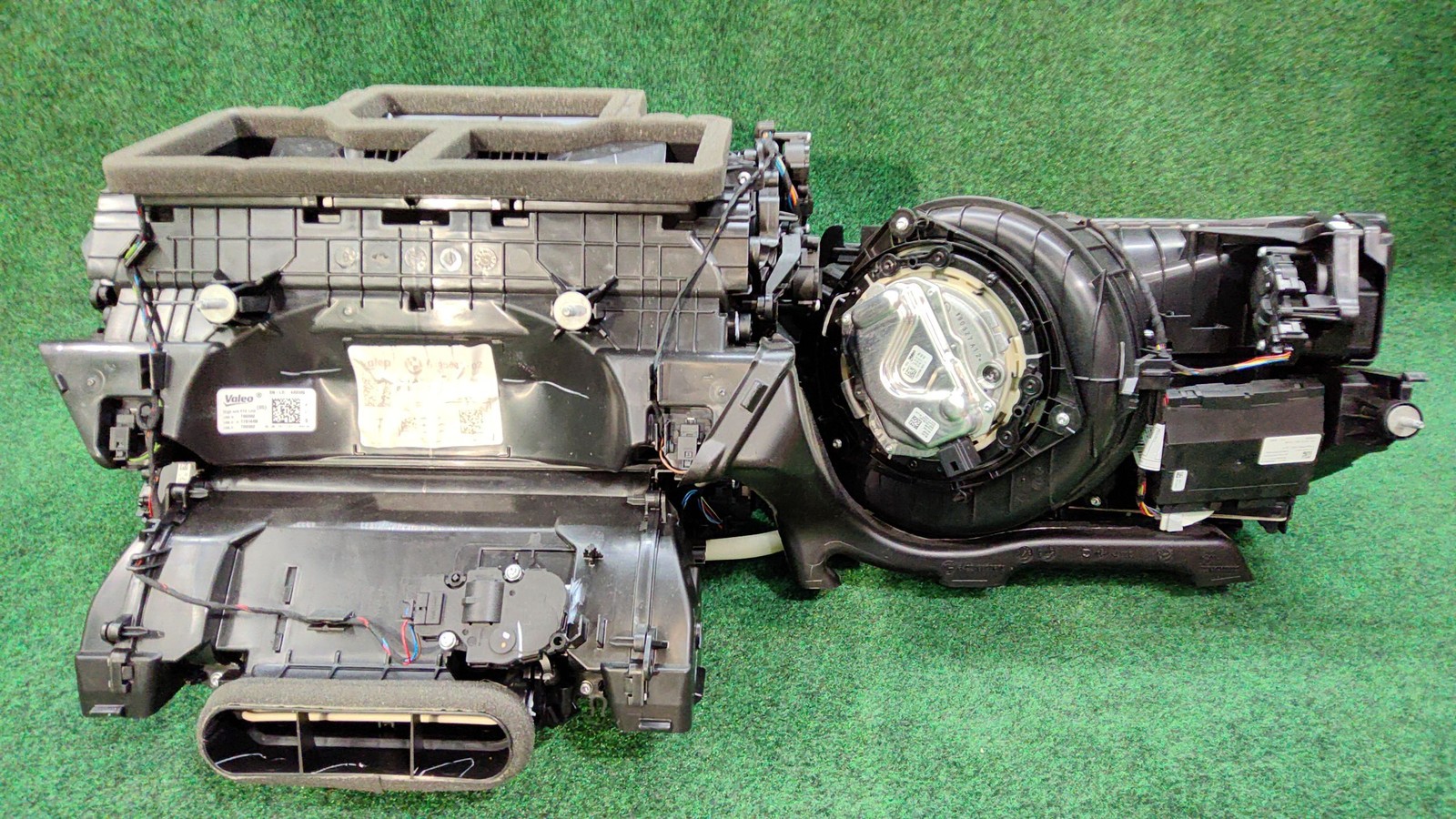 2019-2024 Bmw 330i Distribution Housing A/c Unit Oem 64119382874 64119382872