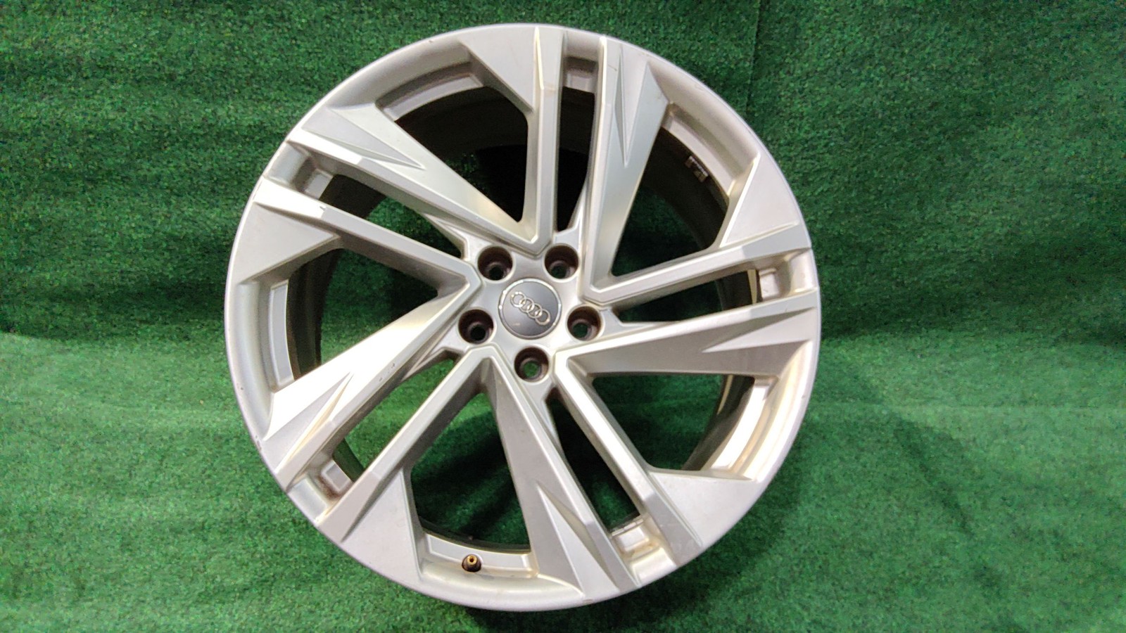 Audi Q7 Wheel 20' Wheel 9jx20h2 5 Spokes Oem 4m0601025bq
