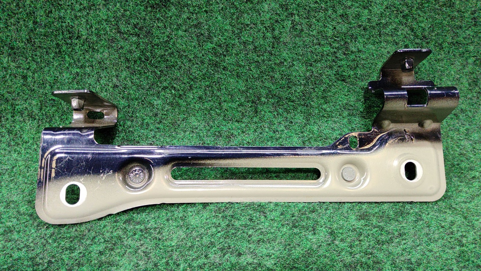 2017-2025 Audi Q7 Quattro Fender Bracket Center Oem 4m0821432