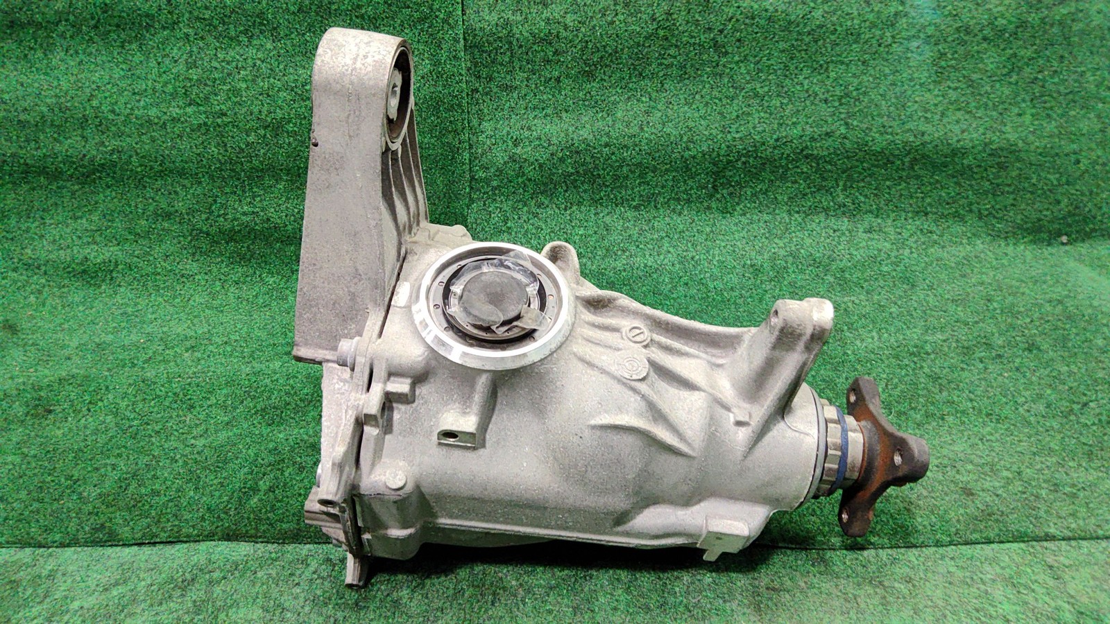 2017-2023 BMW 540i xDrive Carrier/differential OEM 33108686205