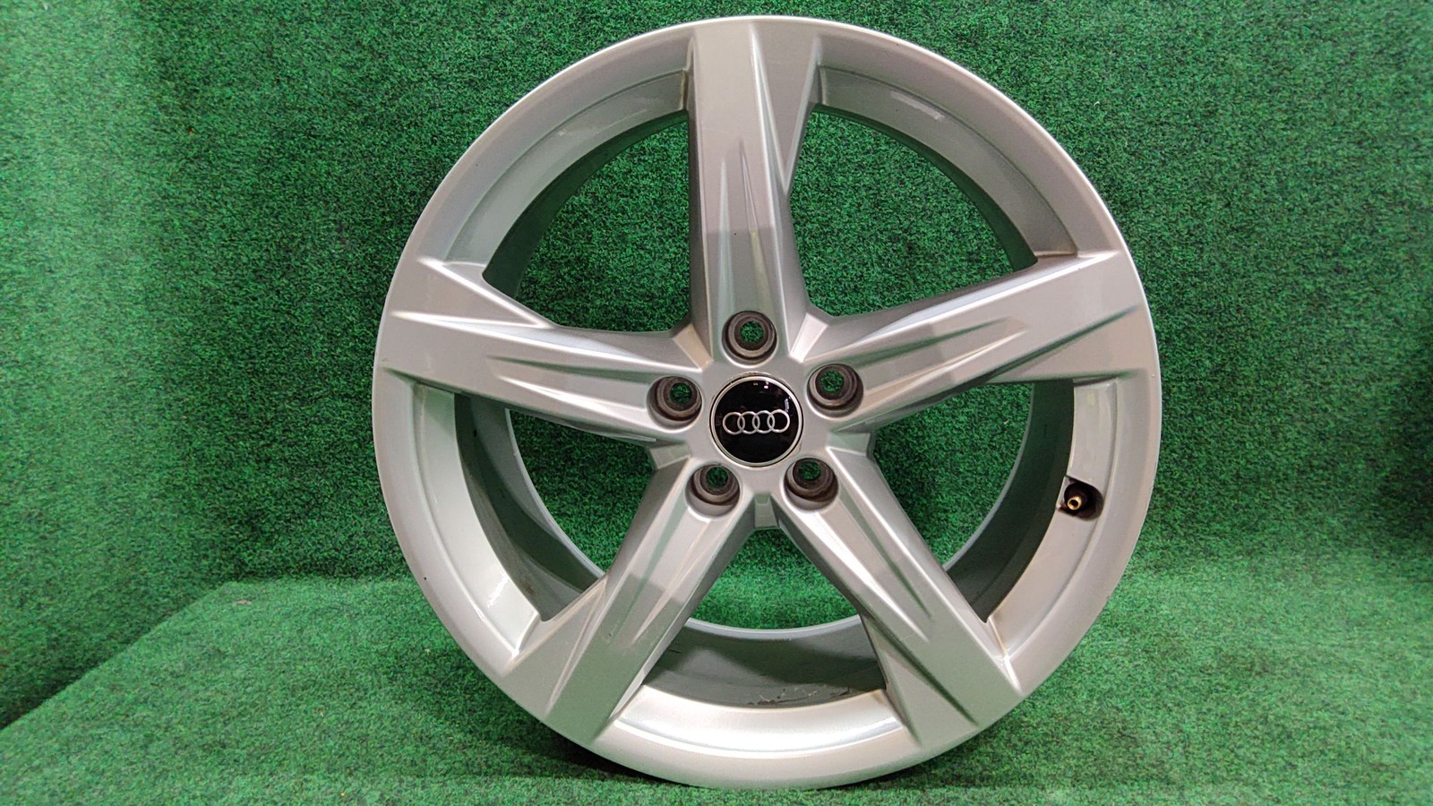 Audi Wheel Aluminium Rim 8jx18 5-spoke Star Design Oem 80a601025be
