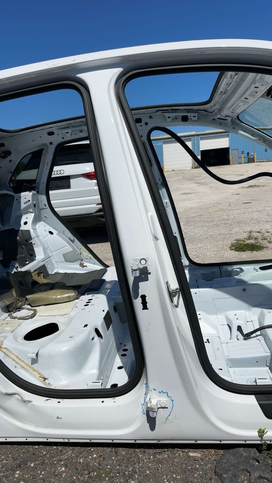 2018-2020 Audi SQ5 Right Center B Pillar Oem 80a810074c 80a809847