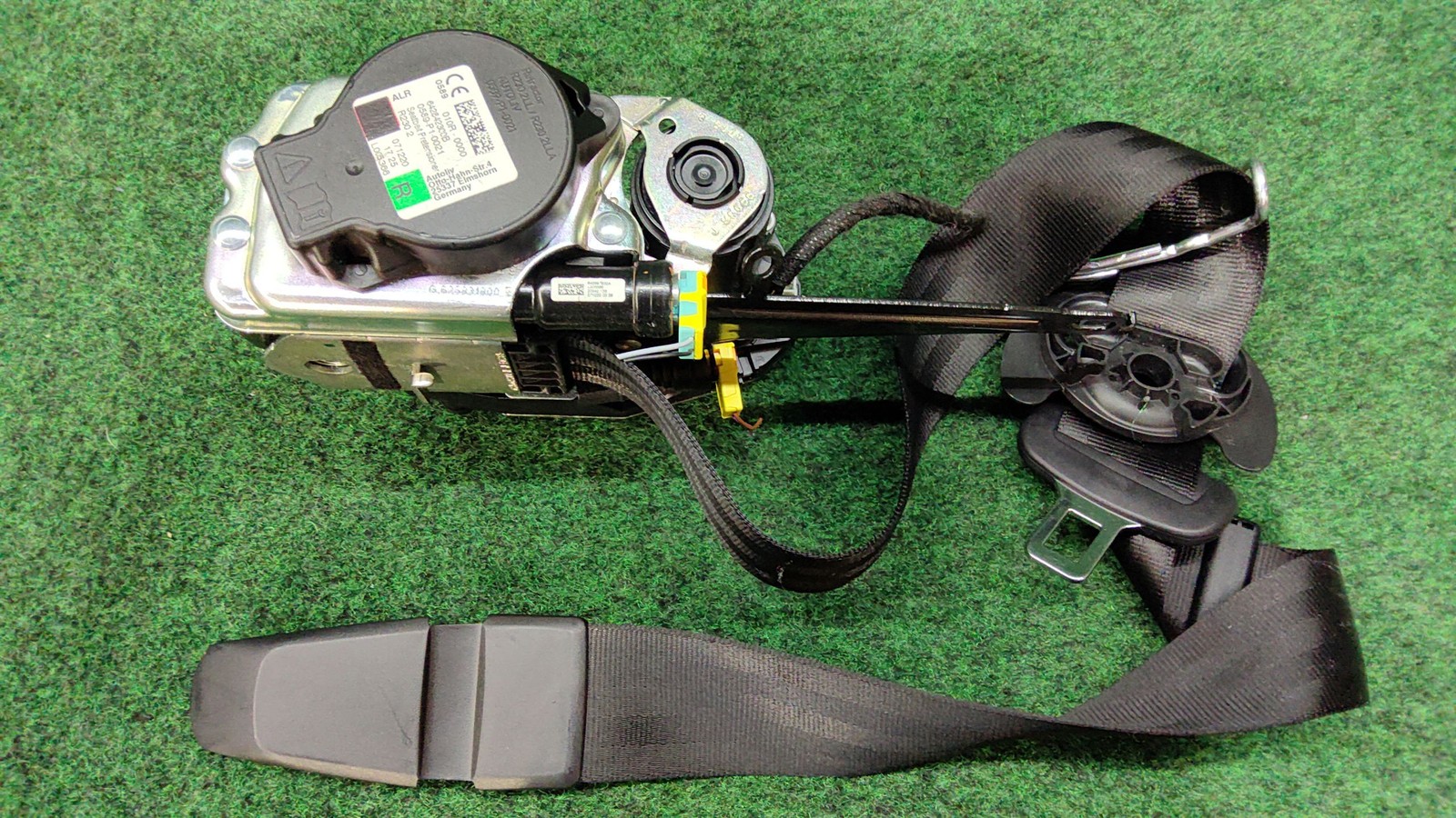 2021-2025 Audi A4 Front Right Seat Belt Black Oem 8w0857706p