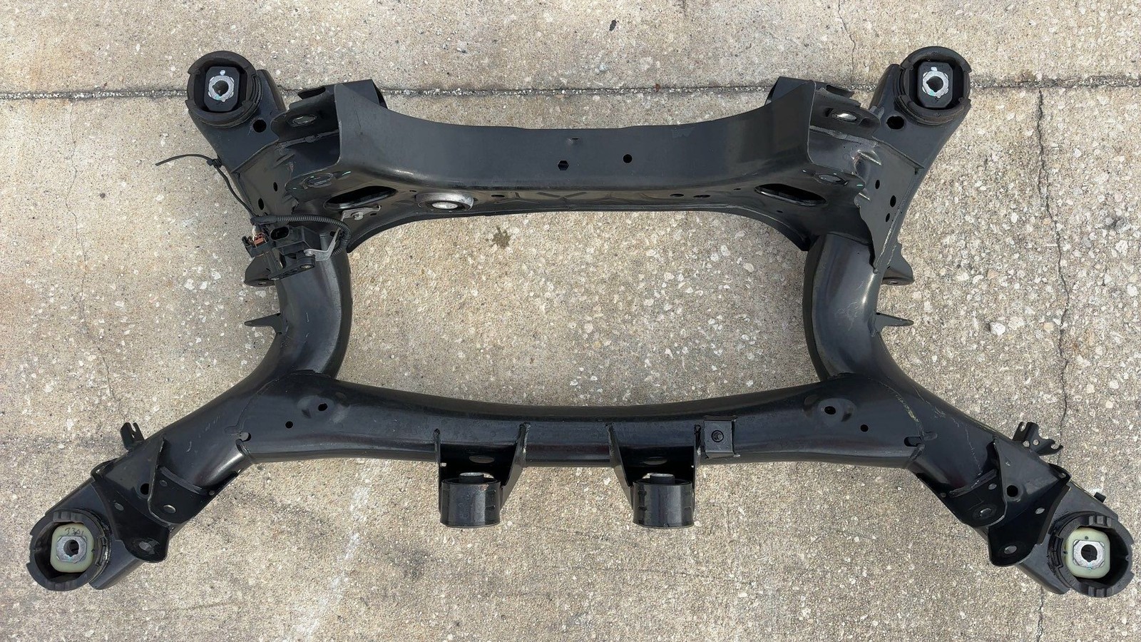 2019-2023 Bmw 330i Rear Crossmember Axle Carrier Oem 33316876541