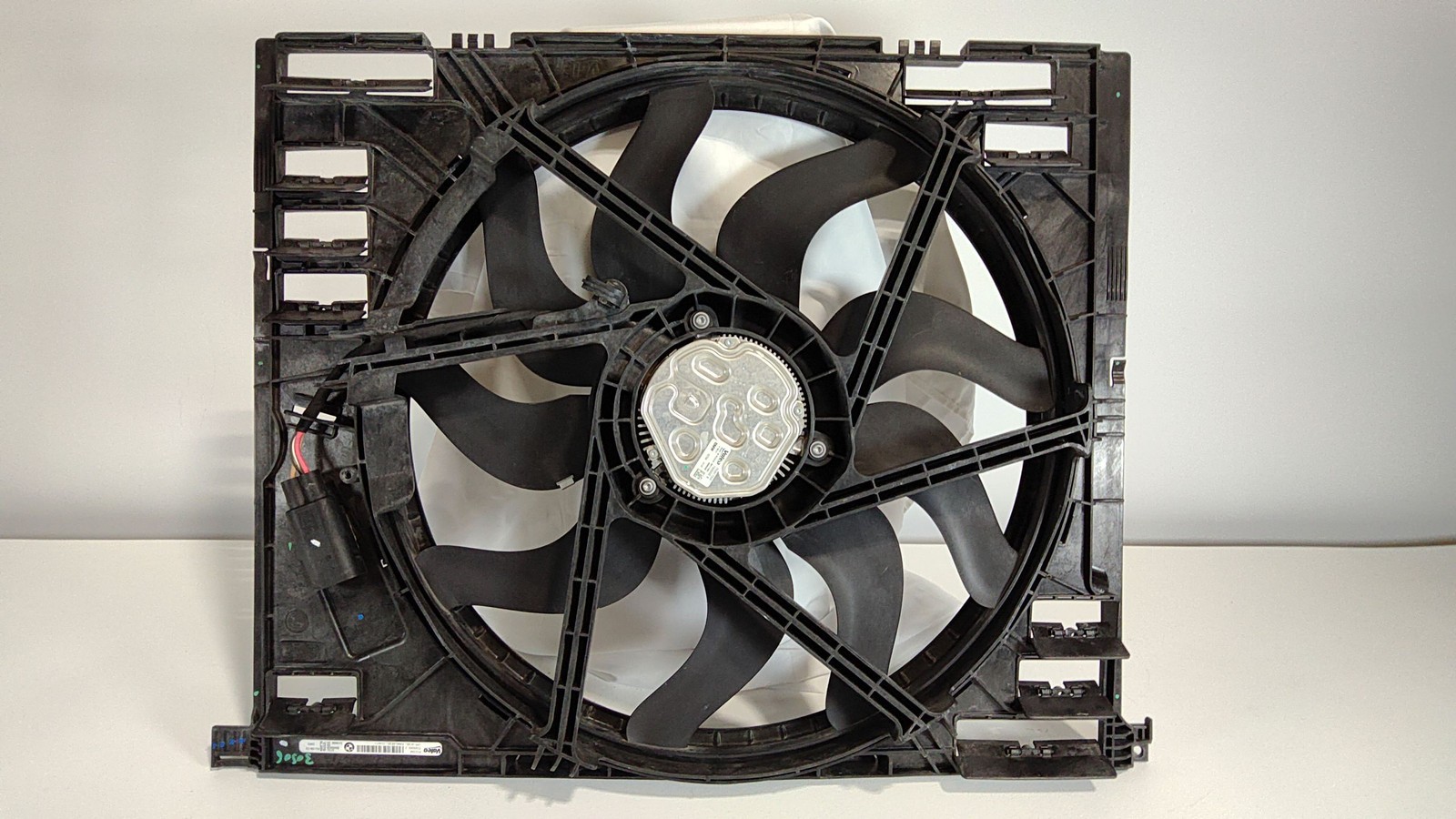 2019-2024 Bmw 330i Radiator Fan Assembly Oem 17428666816