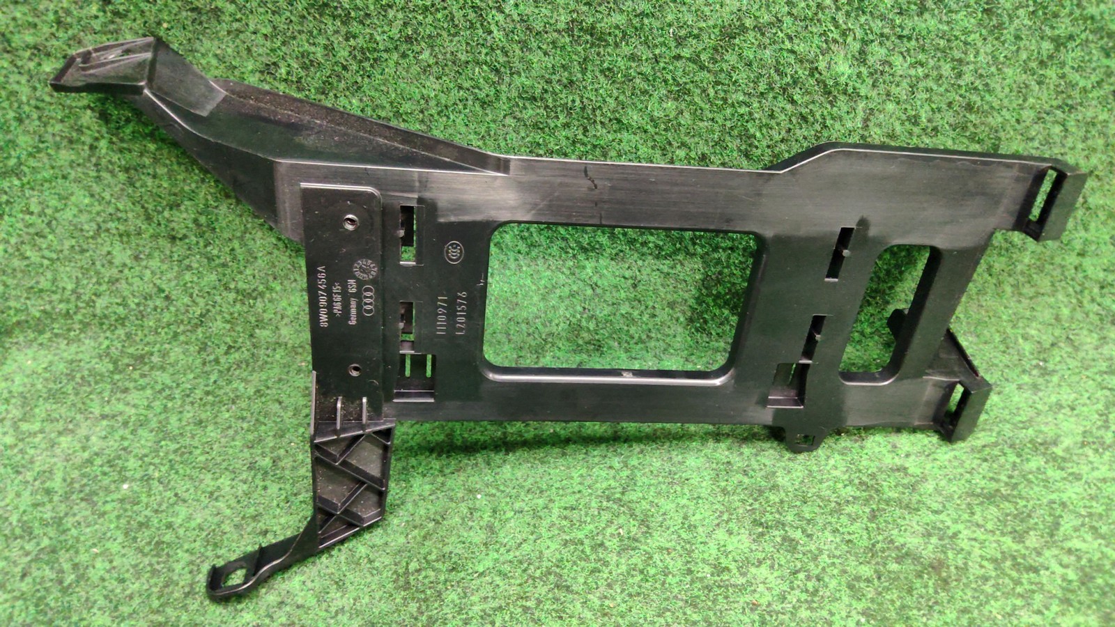 2017-2019 Audi A4 Quattro Radio Amplifier Bracket Oem 8w0907456a