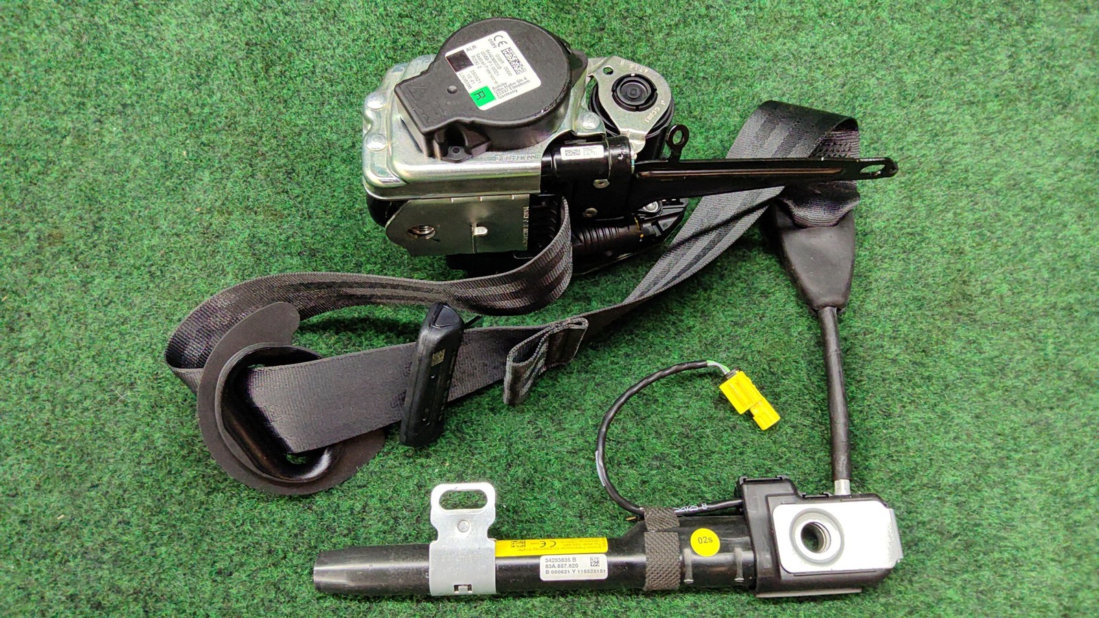 2019-2025 Audi Q3 Front Right Seat Belt Oem 83a857706d