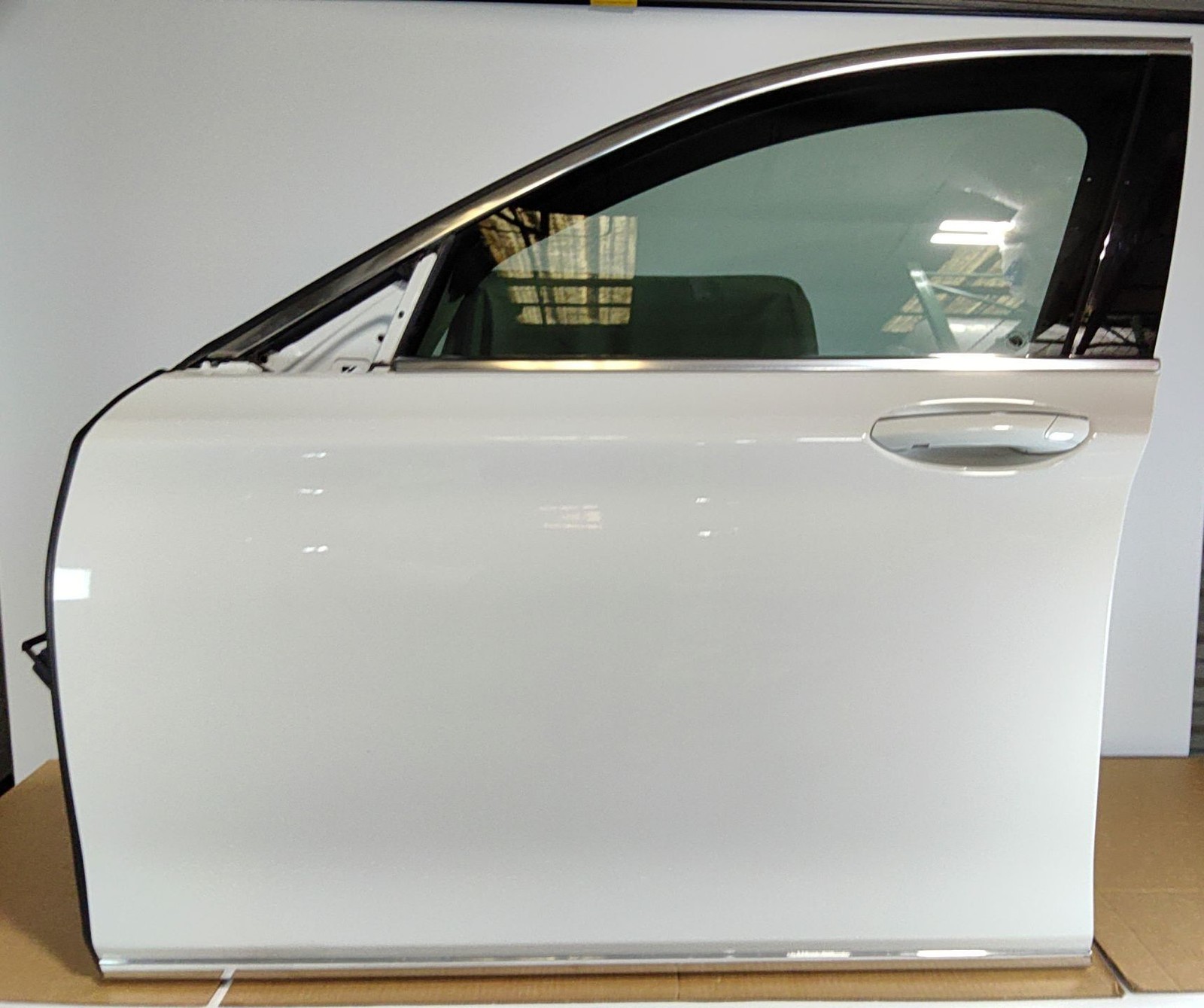 2017-2022 Bmw 740i Front Door Shell Right Alpine White/300m Oem 41517423700
