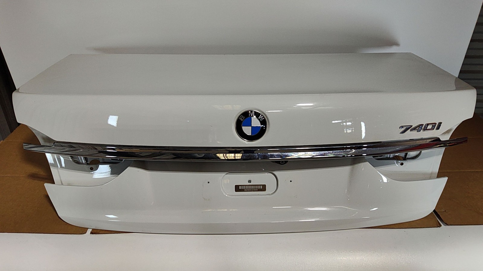 2017-2022 BMW 740i Trunk Lid Alpine White/300 OEM 41009481034