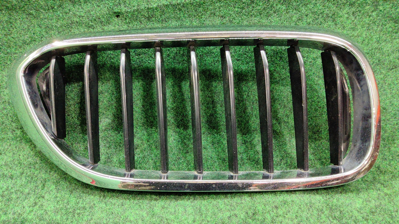 2017-2020 BMW 530i Front Right Bumper Upper Chrome Grille OEM 51137390866