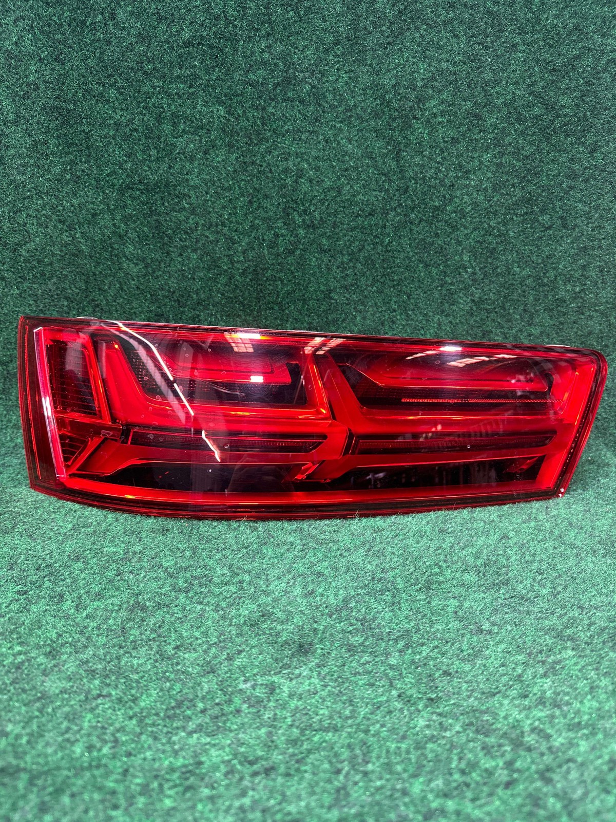 2017-2019 Audi Q7 Rear Left Upper Lift Gate Tail Light Assembly Oem 4m0945093d