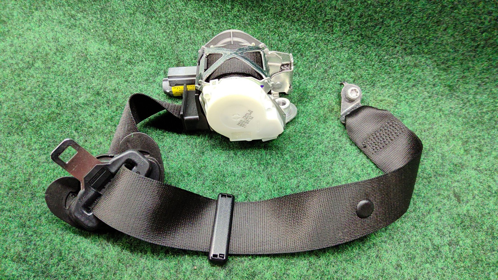 2012-2018 BMW 330i Front Seat Belt Black OEM 72117284242 72117321688 72117383324