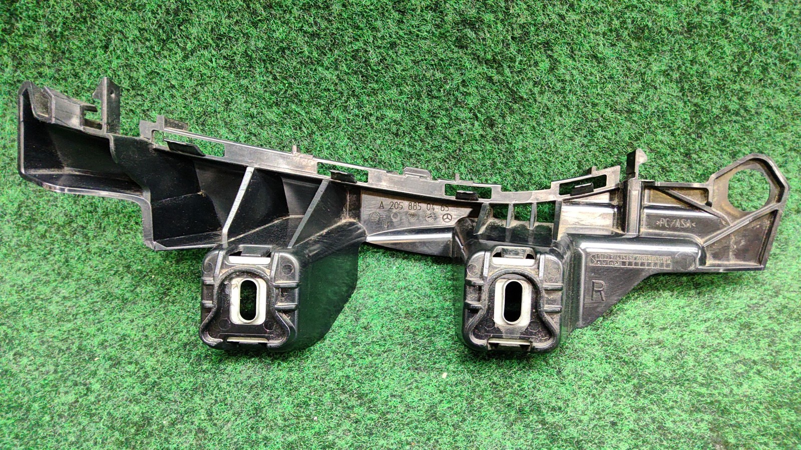 2015-2018 Mercedes Benz C300 Rear Right Corner Bumper Bracket OEM A2058850465