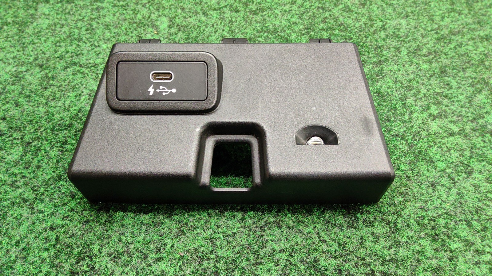 2019-2022 Bmw 330i Charging Port Usb-c Oem 84108711939