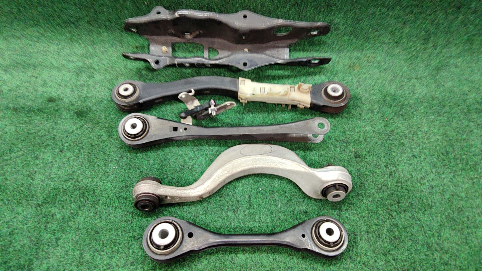 2019-2023 BMW X5 Rear Left Control Arms  Oem 33306878029 33306878037 33306878017