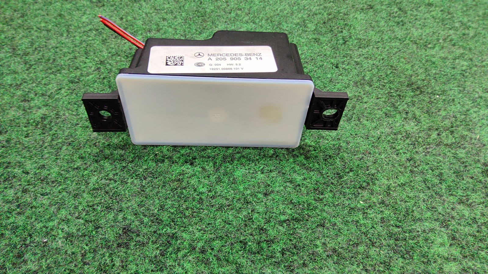 2016-2022 Mercedes Benz Glc 300 In-cabin Voltage Converter Oem A2059053414