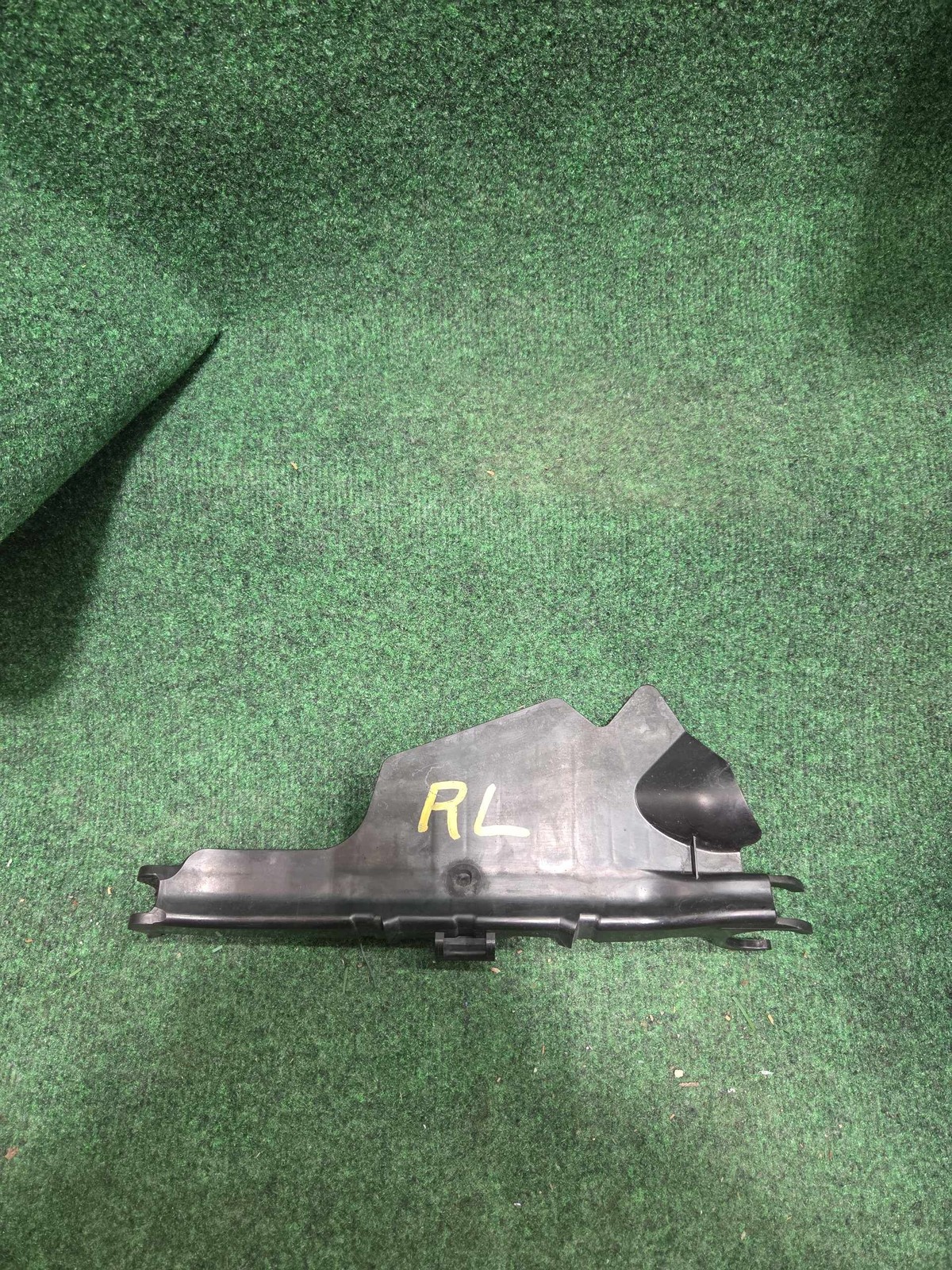2021-2023 Audi Q5 Rear left control arm Plastic Cover Oem 8w0505561