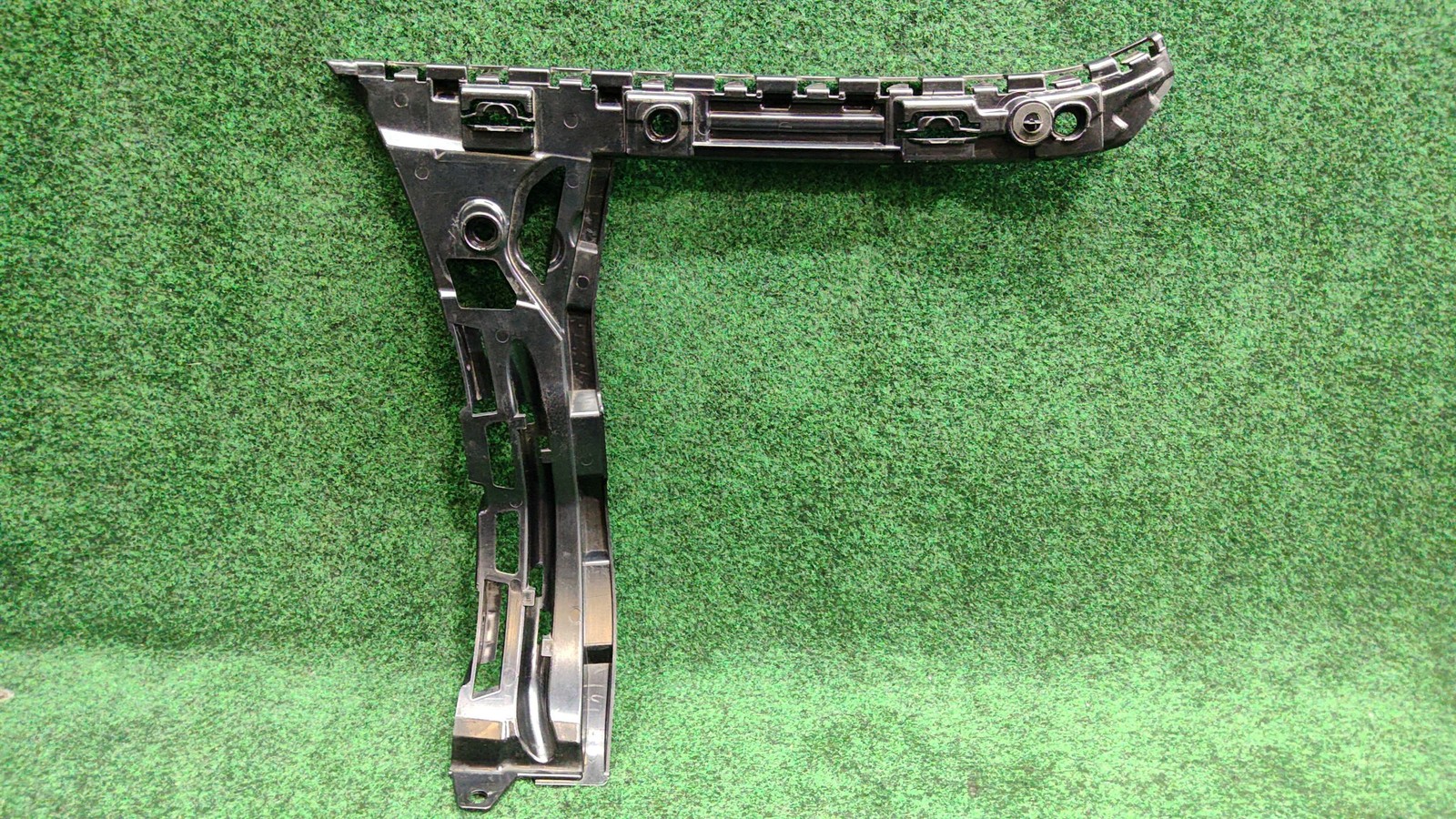 2015-2018 Mercedes Benz C300 Rear Right Bumper Bracket OEM A2058801802
