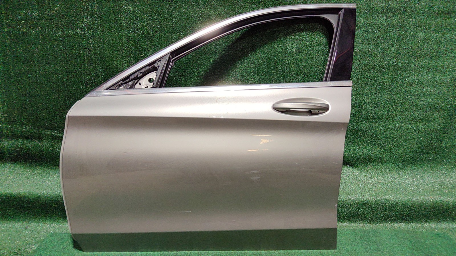 2014-2021 Mercedes C300 Front Left Door Assembly Mojave Silver Oem A2057200105