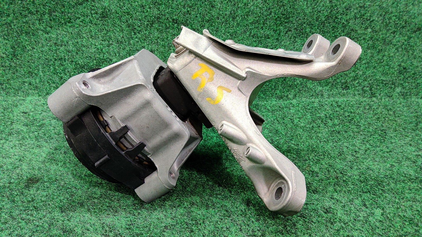 2018-2024 BMW X3 2.0 RWD Engine Frame Mount Right Side OEM 22116860496