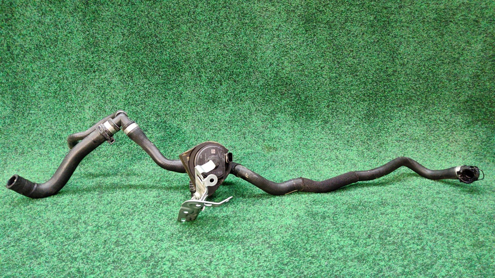 2016-2022 Bmw X1 Coolant Hose Return Assembly Oem 64216832804