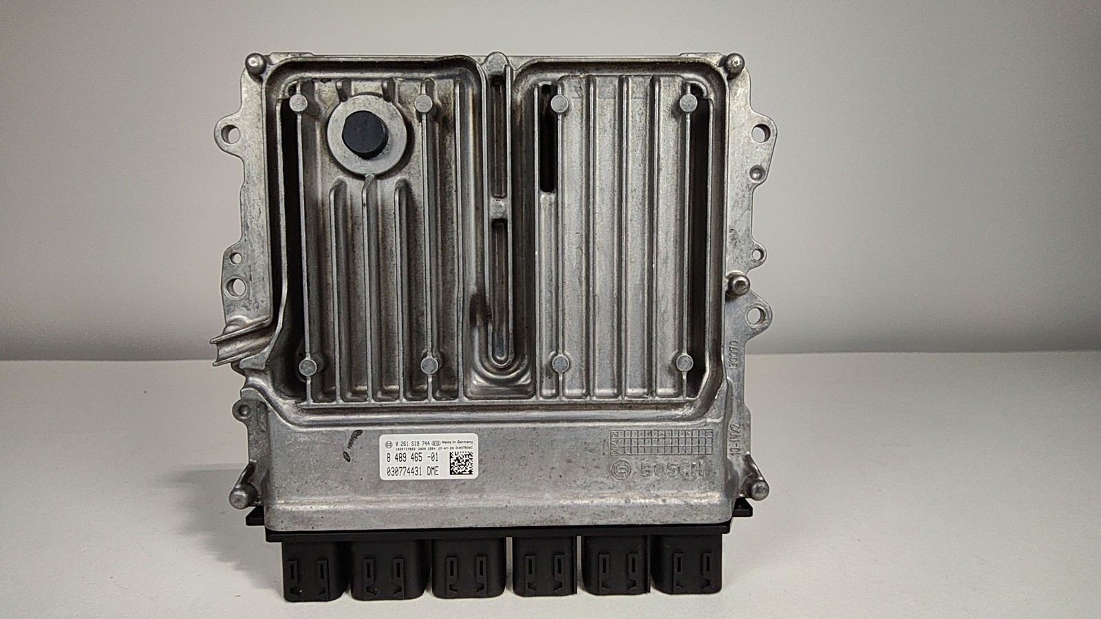 2016-2022 BMW 740i Engine/motor Control Module OEM 12148672006