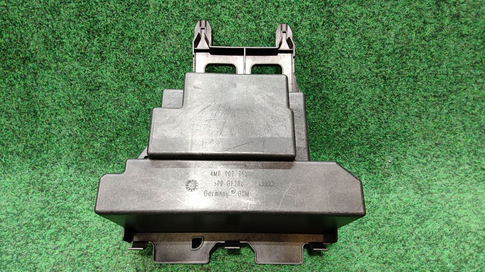 2017-2019 Audi Q7 Quattro Retainer For Control Unit Oem 4m0907392