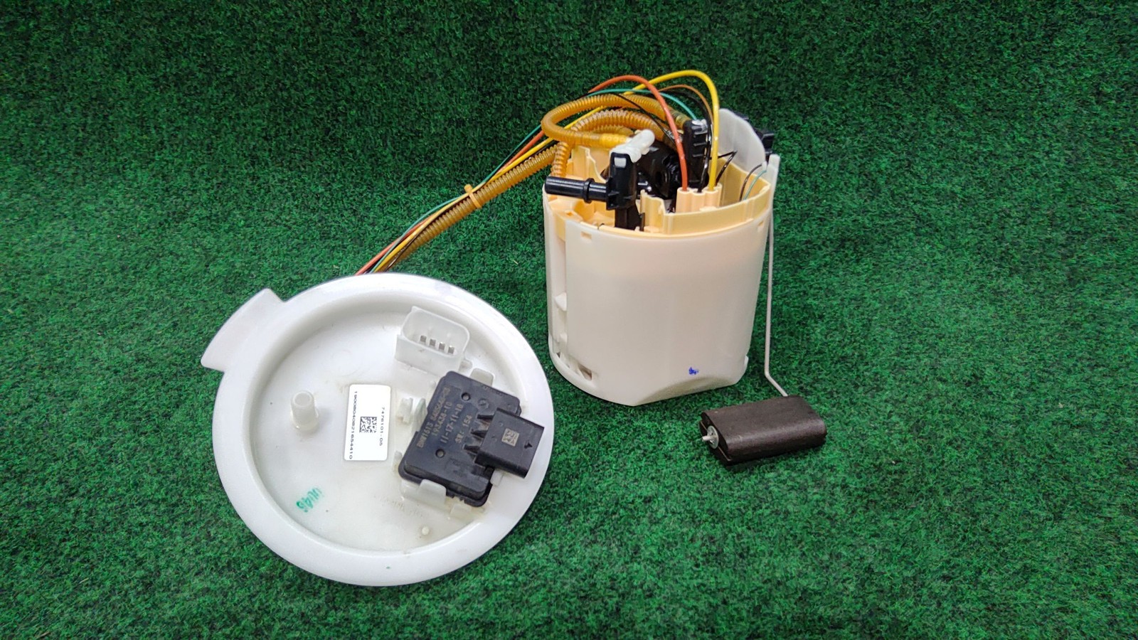 2017-2023 BMW 530i Tank Mount Delivery Module Fuel Pump OEM 16119468602