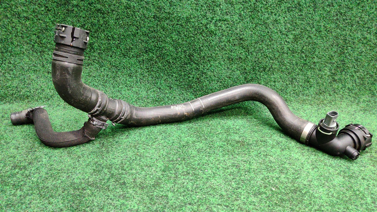 2017-2019 Audi A4 Quattro Lower Radiator Coolant Hose Oem 8w0122055