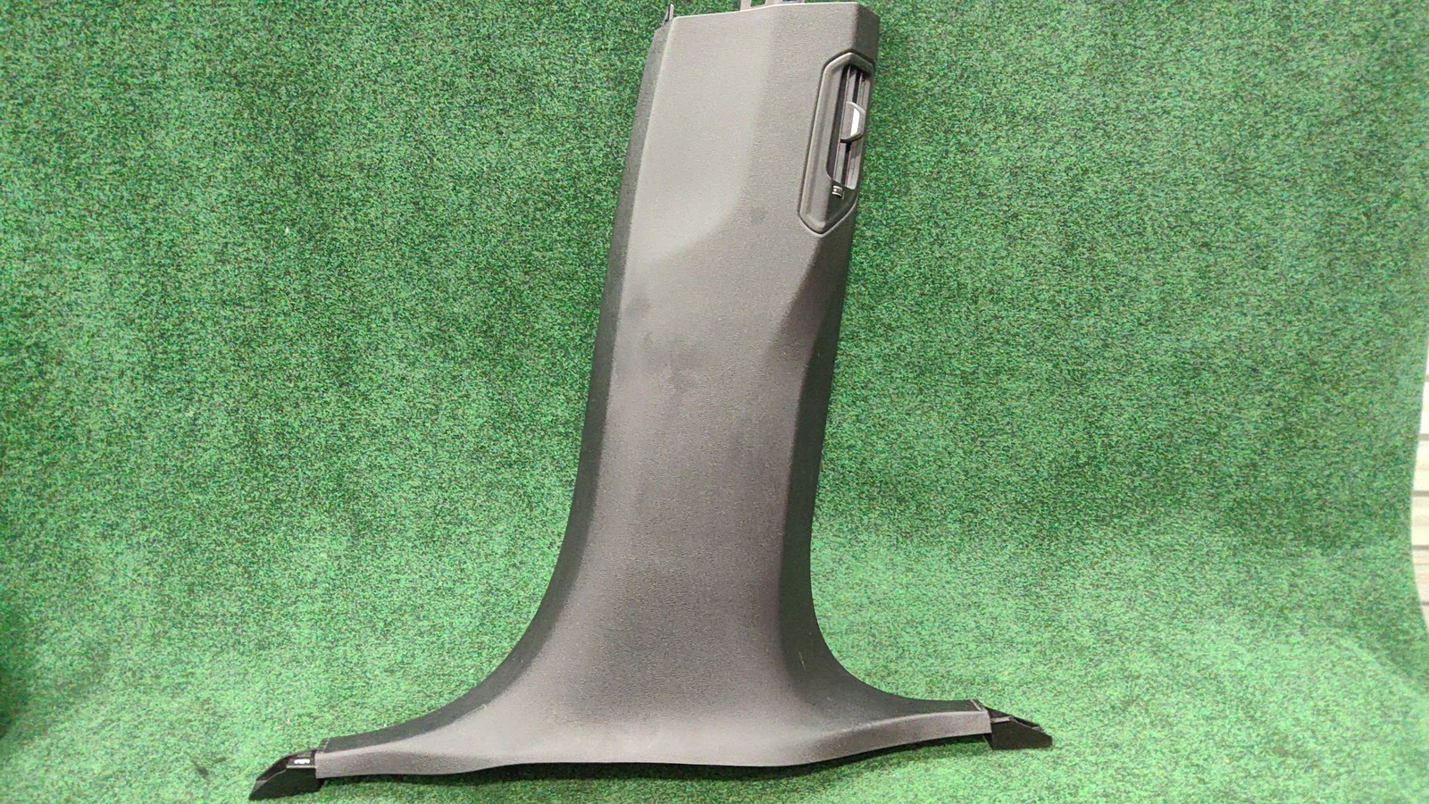 2019-2023 BMW X5 Right Side Lower B Pillar Trim Cover Panel w/vent OEM