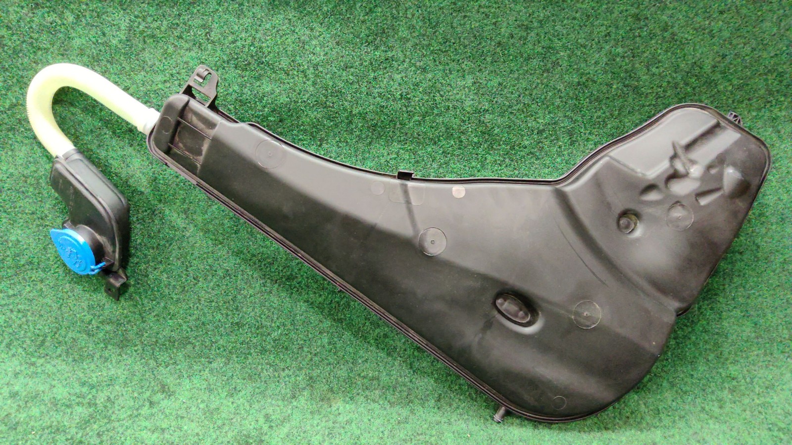 2020-2023 Bmw X6 M50i Washer Bottle Oem 61667483867 Original