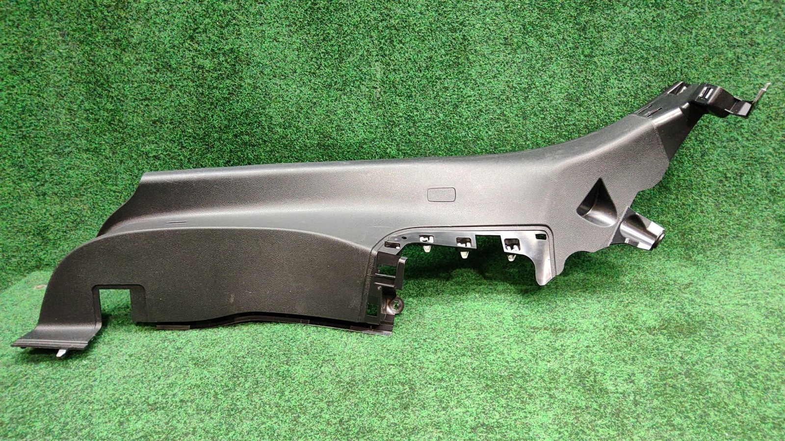 2016-2022 Mercedes Benz Glc 300 Left Rear Lower C-trim Panel Oem A2536903501