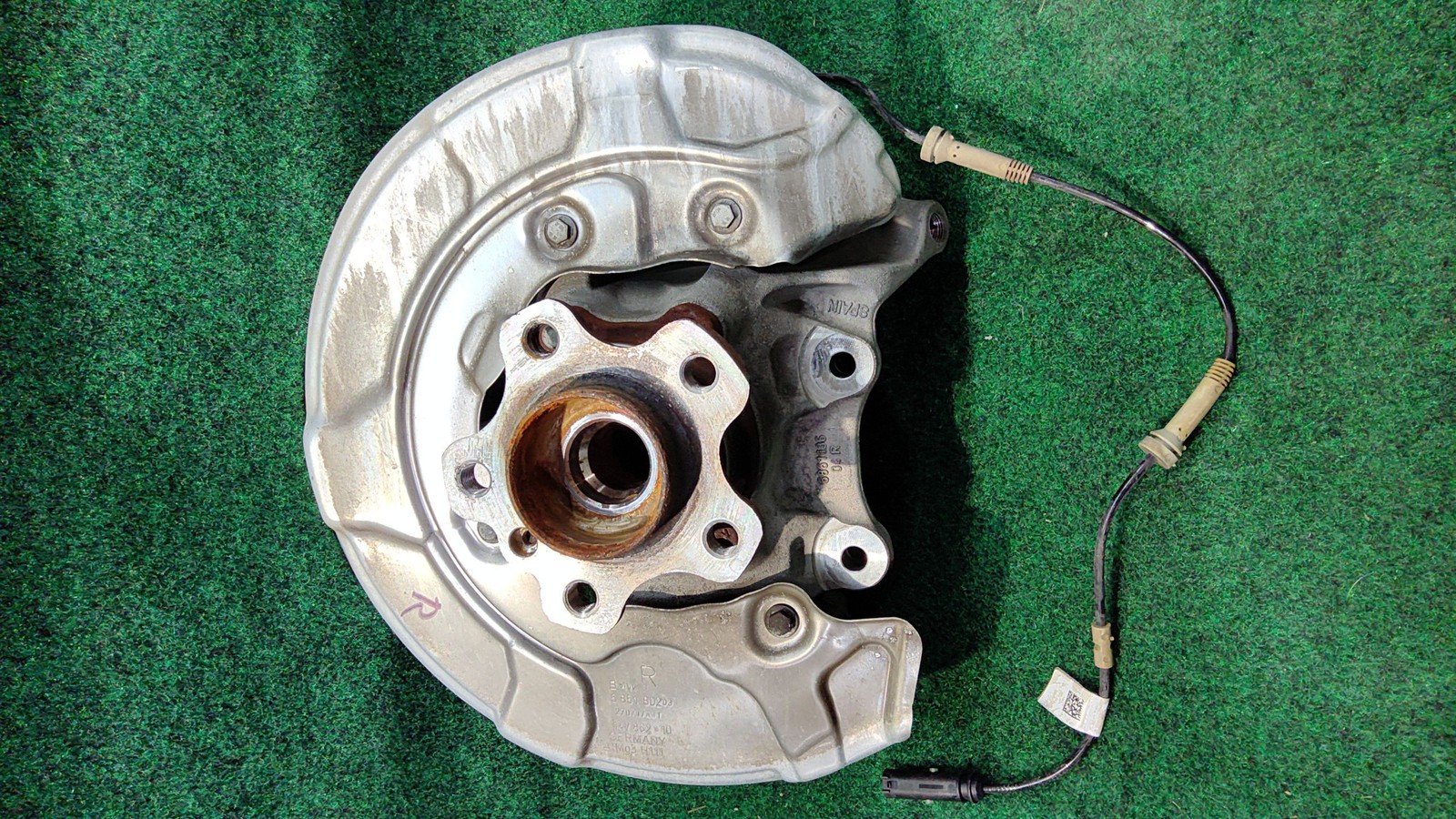 2016-2023 BMW 740i Rear Right Knuckle Stub Axle OEM 33306865662