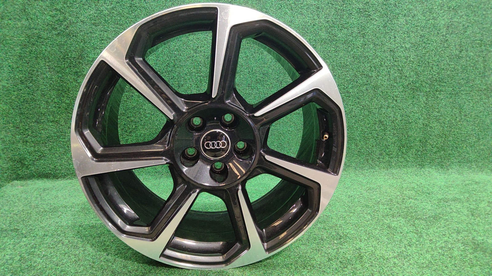 Audi Wheel 7-spoke 8.5x19 Black/silver Et38 Sport Oem 83a601025d / 83a601025bb