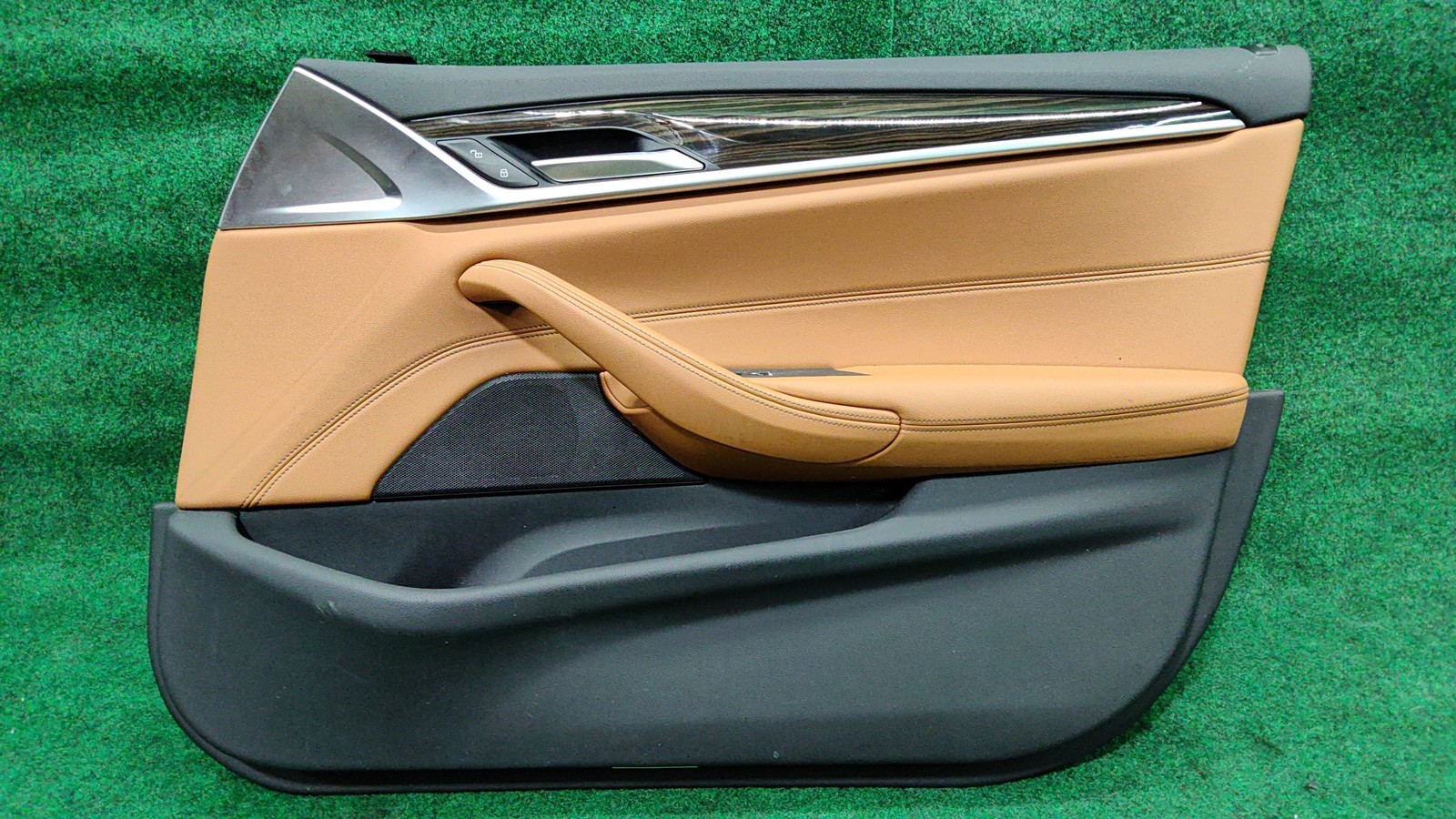 2017-2023 BMW 540i Front Right Door Trim Panel Kognac OEM 51415A29302