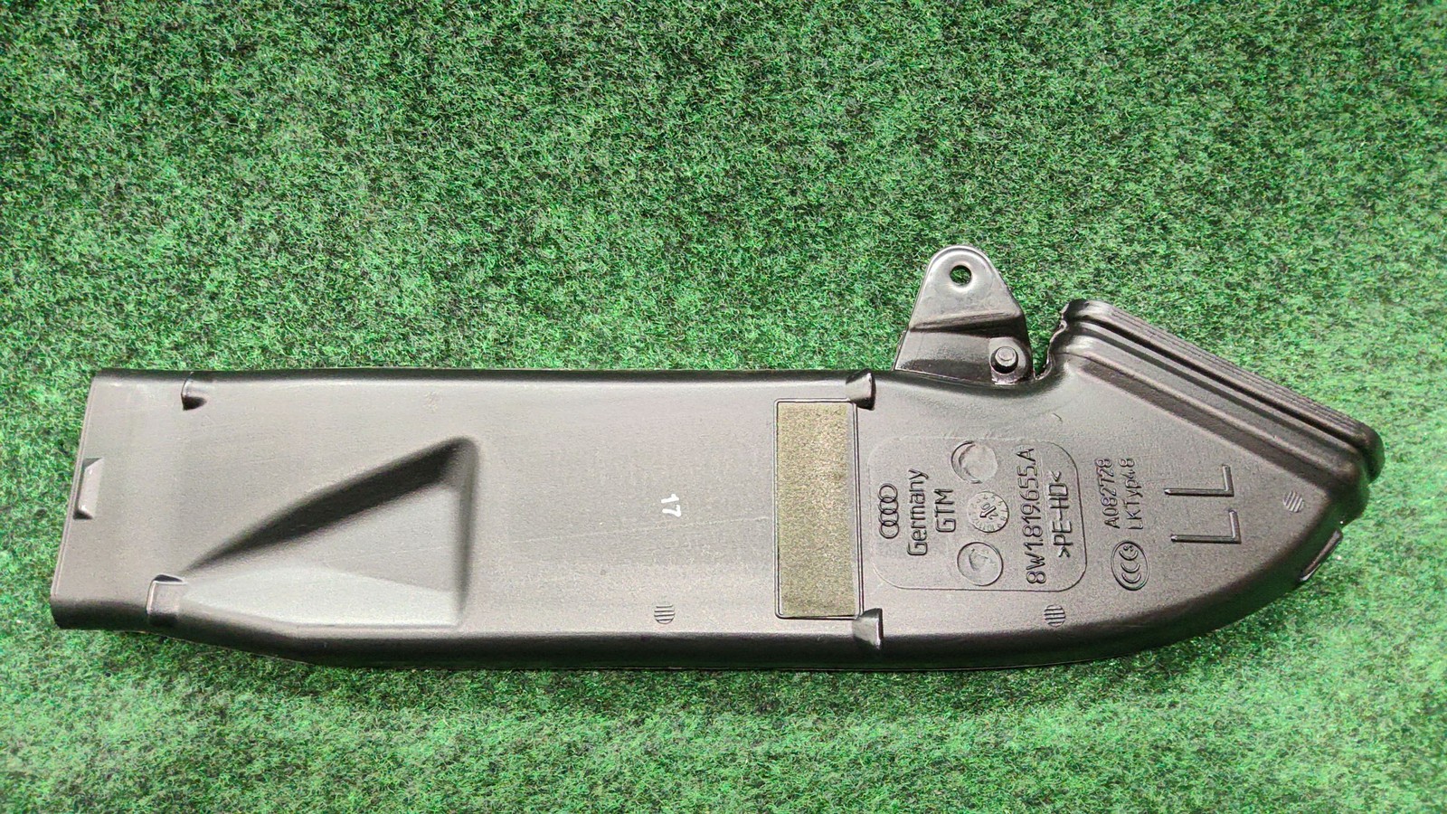 2017-2020 Audi A4 Left Air Duct Vent Oem 8w1819655a