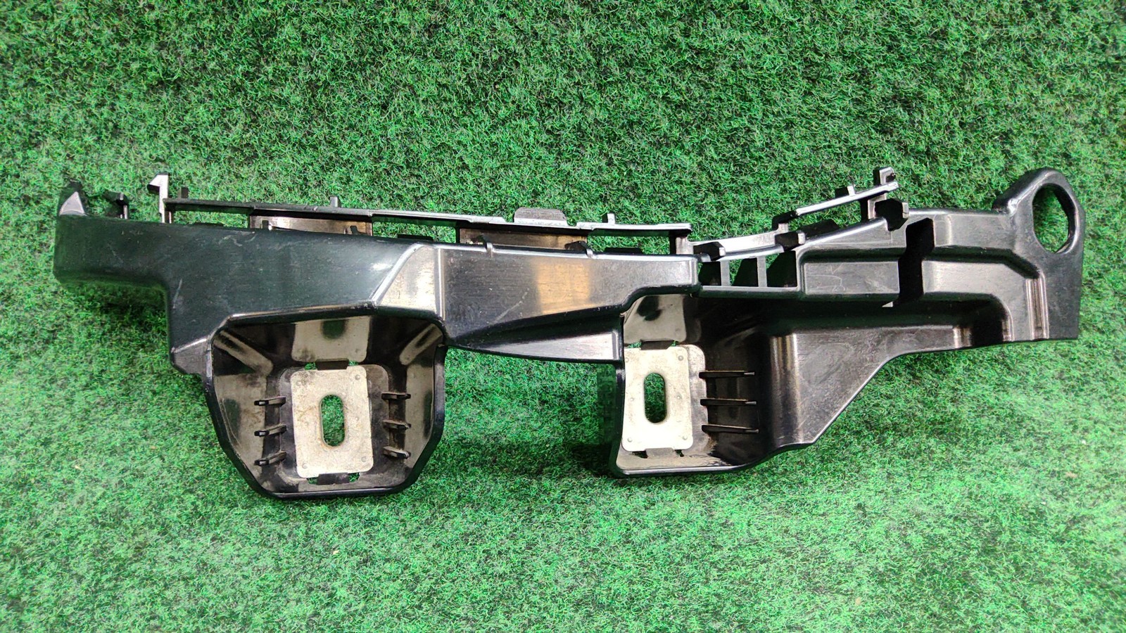 2015-2018 Mercedes Benz C300 Rear Left Corner Bumper Bracket OEM A2058850365