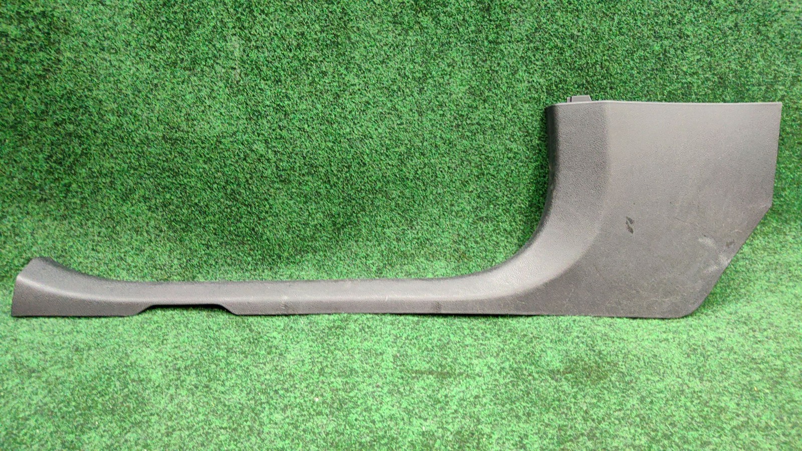 2016-2022 Mercedes Benz Glc 300 Left Lower Kick Panel Oem A2056860036