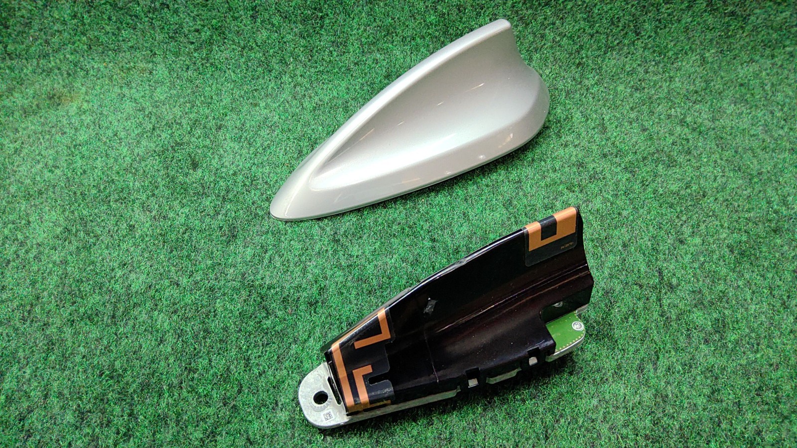 2016-2023 BMW 330i Antenna Glacier Silver Metallic A 83 OEM 65208794262