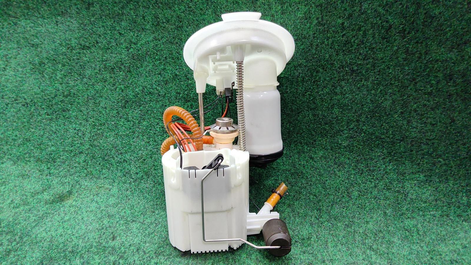 2016-2021  BMW 330i Fuel Pump Assembly OEM 16117344066