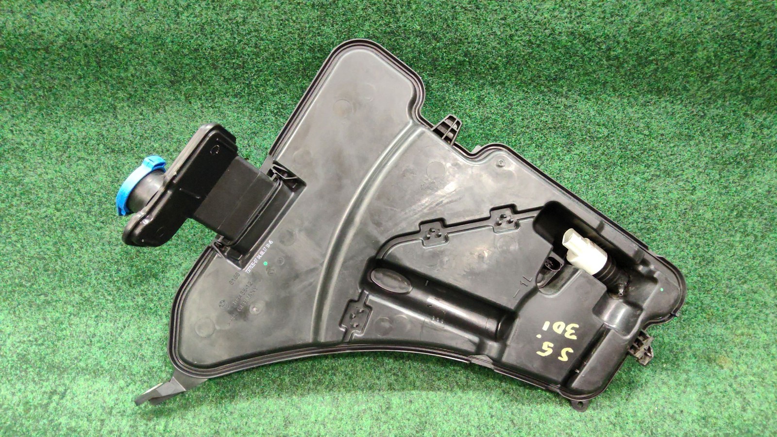 2017-2020 BMW 530i Front Windshield Washer Bottle Reservoir OEM 61668491829