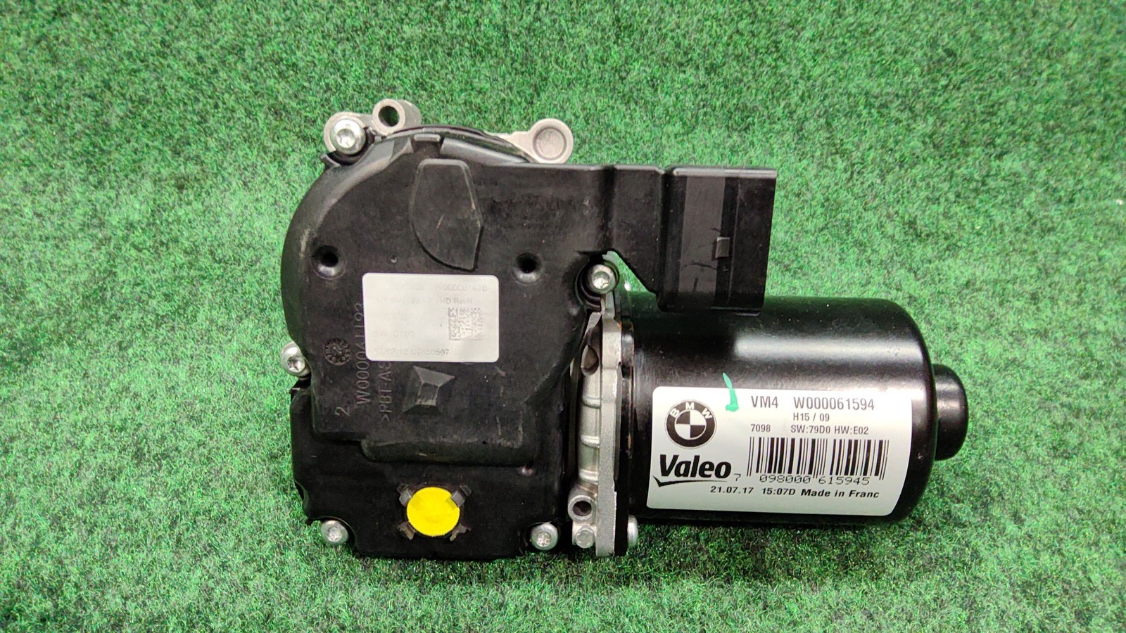 2017-2020 BMW 530i Front Windshield Wiper Motor OEM 61617450482