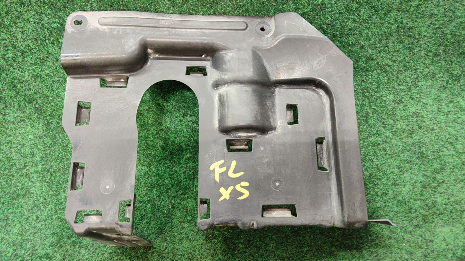 2019-2023 BMW X5 Front Left Splash Guard OEM 51717424917